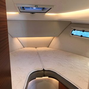 Vormun sijauspatjat veneessä, sopivat täydellisesti veneen muotoiluun.