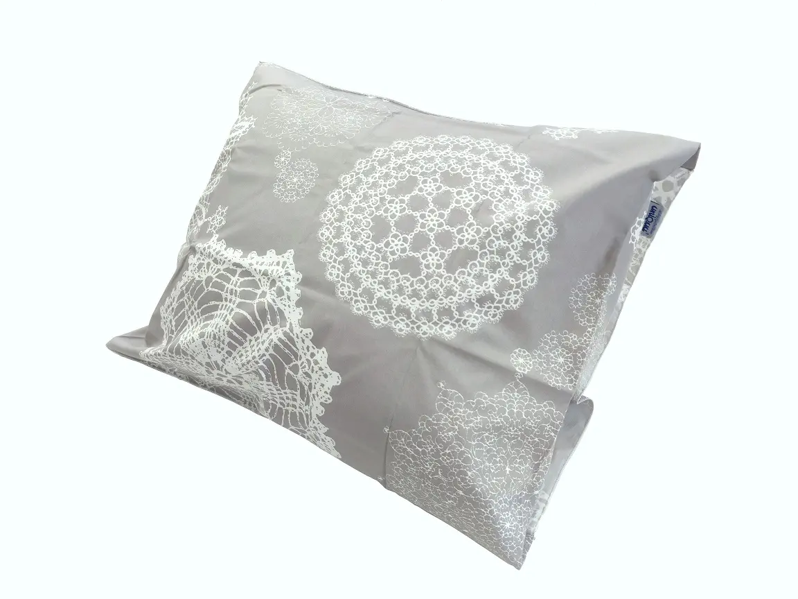 Harmaa-valkoinen pitsi kuosinen tyynyliina.